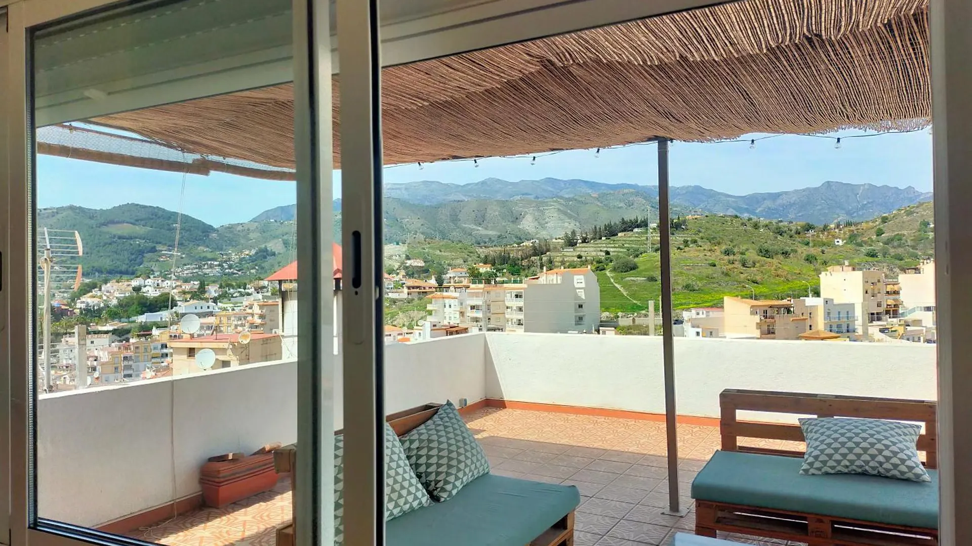 Amazing Apartment & Great Terrace & 4Bedrooms La Herradura